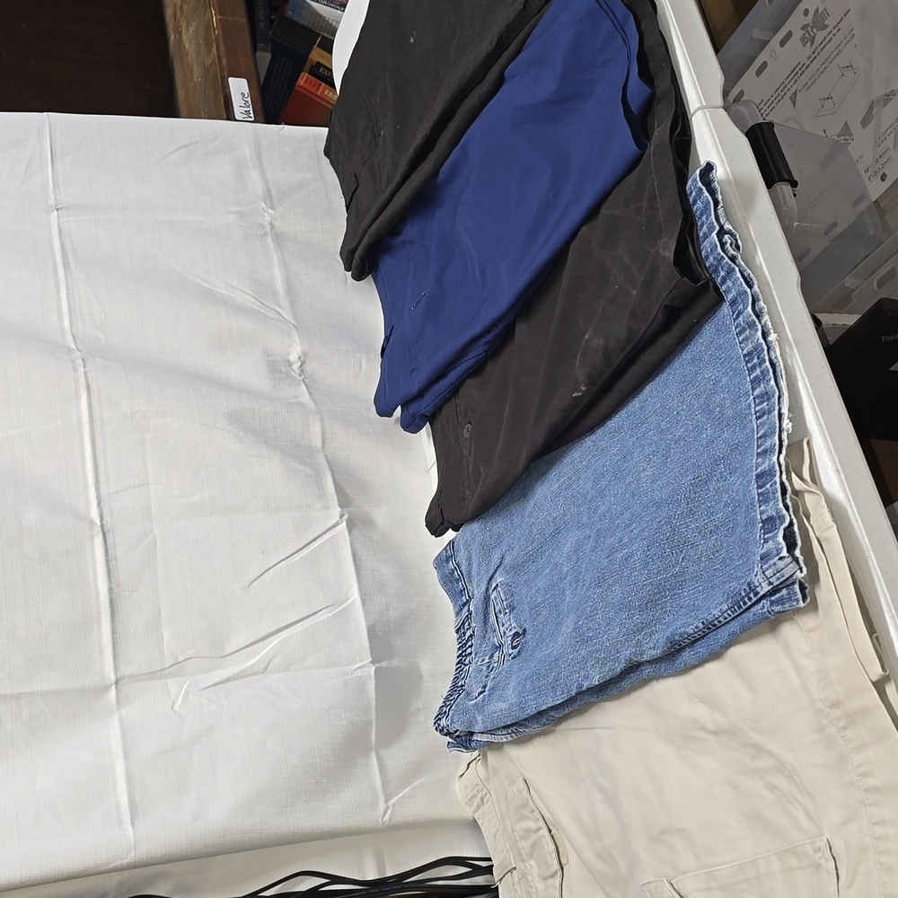 Lot of 5  Mens  Flat/ Pleated Front Shorts   (Sz.38)..(091)